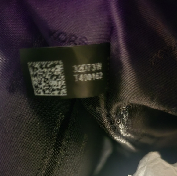 Michael kors black like new two way bag looks amazing - Picture 7 of 8